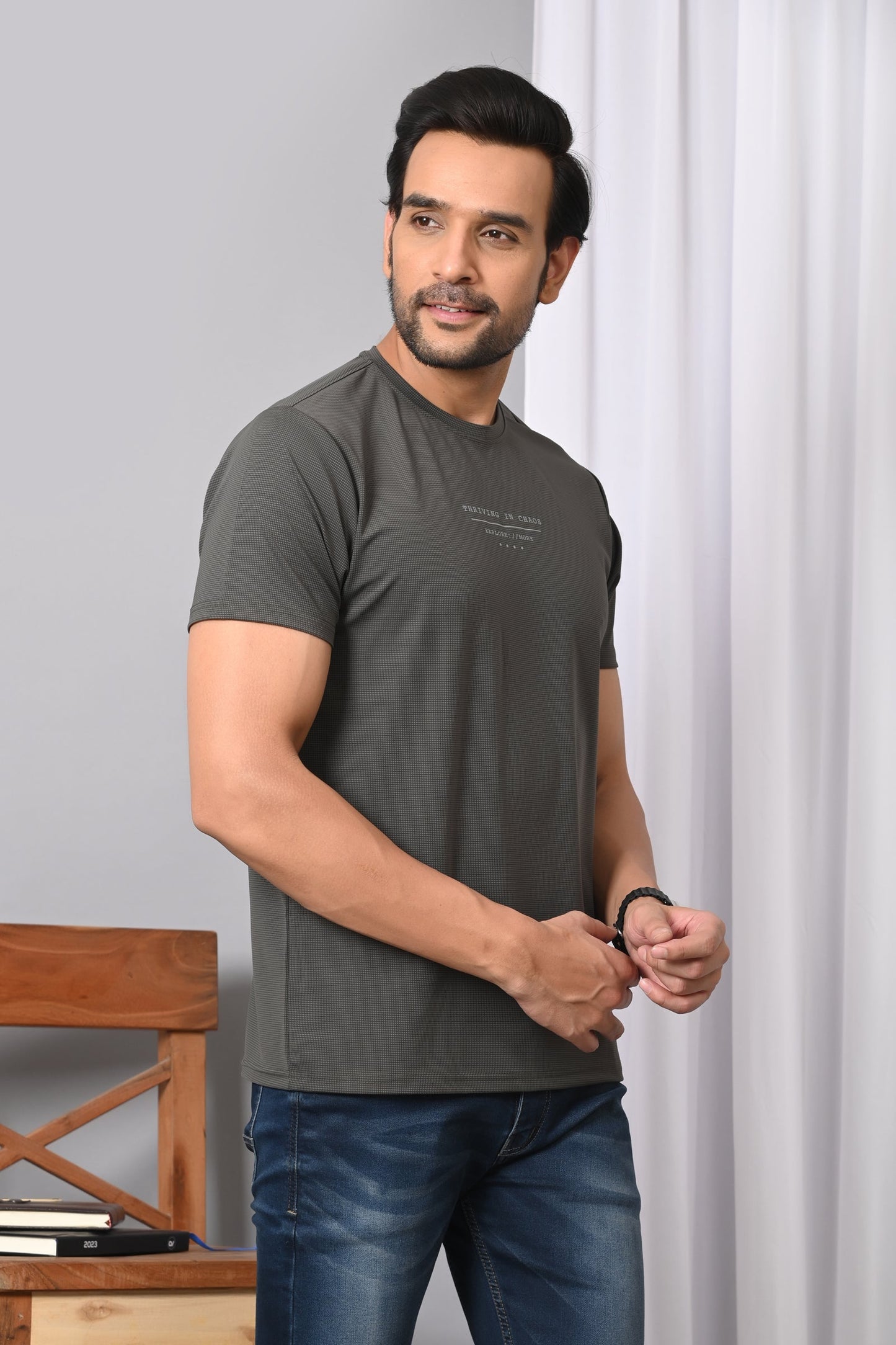 Arbour Men Round Neck Solid Slim Fit Half Sleeves T-Shirt